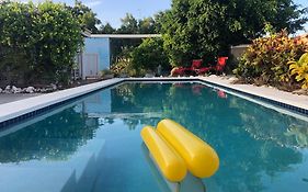 Tropical Breeze Apartments